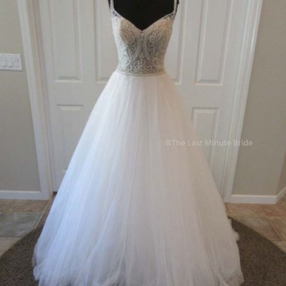 Maggie sottero dress
The Lucca 8MS698